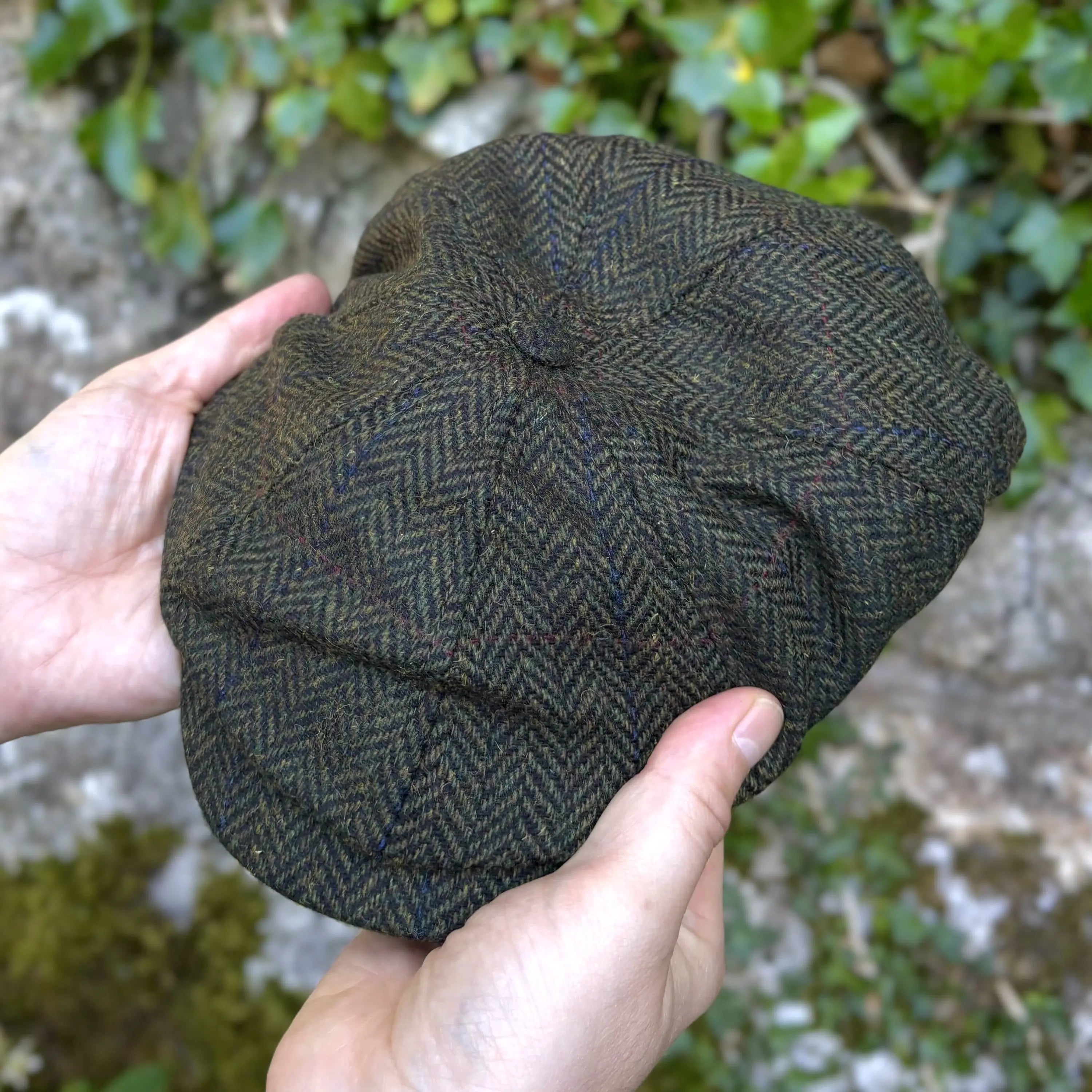 Driving Cap in Herringbone Green