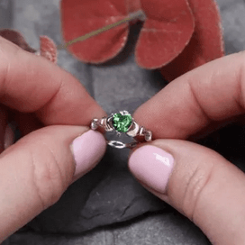 Emerald Claddagh Ring With Celtic Knotwork Band