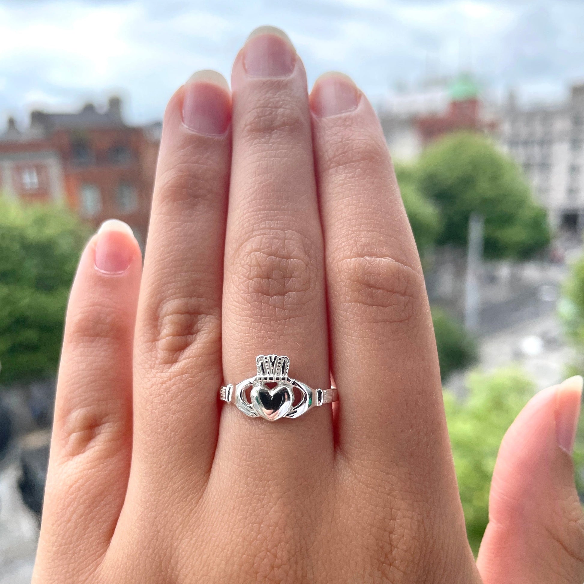 Ladies Silver Claddagh Ring